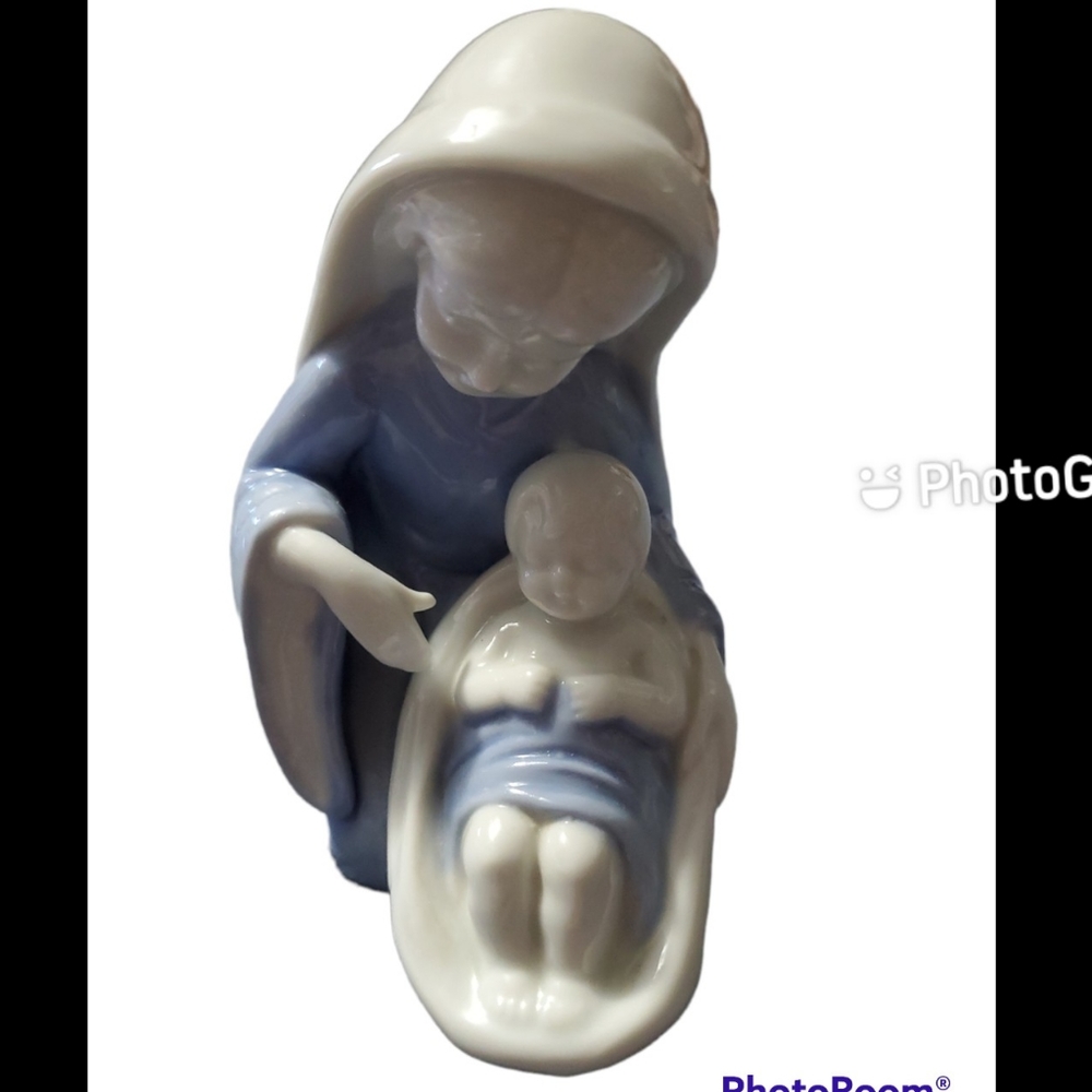 Lefton  Japan Mary and baby Jesus porcelain figurine